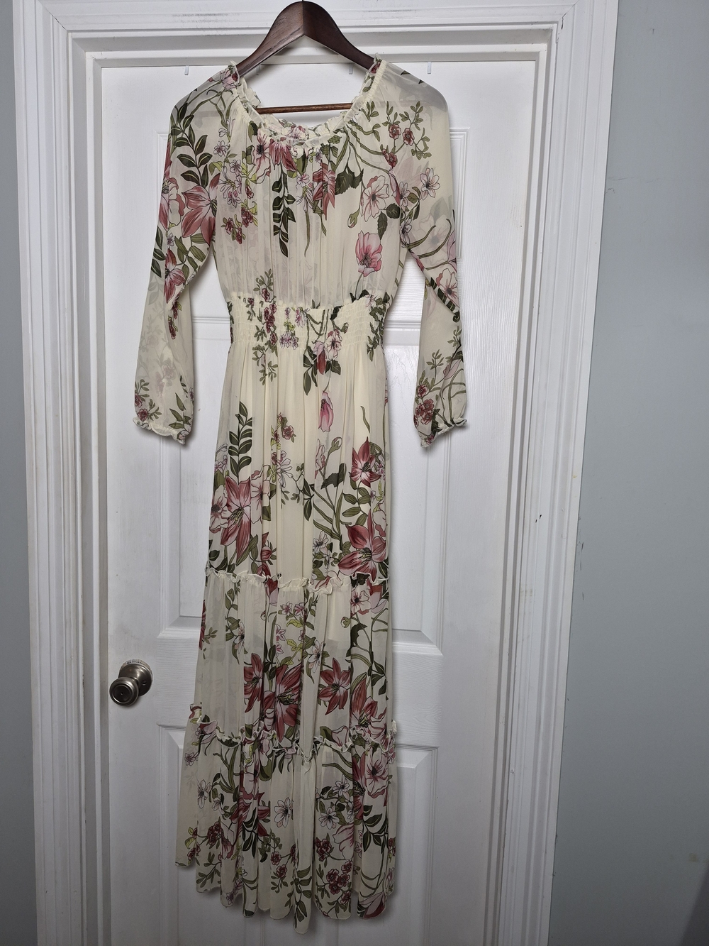Kate And Lily Floral Long Sleeve Maxi Dress in Cream and Pink Size 6